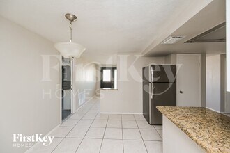 10905 Kingsbridge Rd in Port Richey, FL - Building Photo - Building Photo