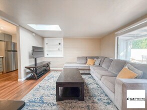 1221 E Highland Ave in Phoenix, AZ - Building Photo - Building Photo