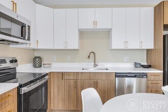 375 Cummins Hwy, Unit 402 in Boston, MA - Building Photo - Building Photo