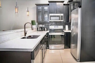 843 NW 1st Ave in Fort Lauderdale, FL - Building Photo - Building Photo