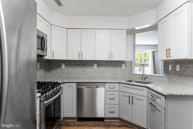 property at 4707 Aberdeen Ln