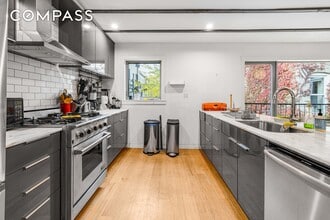 209 Calyer St in Brooklyn, NY - Building Photo - Building Photo