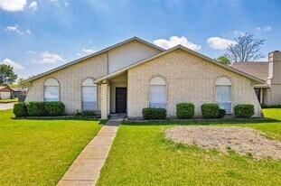 5231 Barcelona Dr in Garland, TX - Building Photo