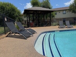 Brazos Point Apartments in College Station, TX - Foto de edificio - Building Photo