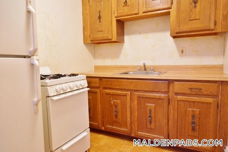 349 Pleasant St, Unit B1-15 in Malden, MA - Foto de edificio