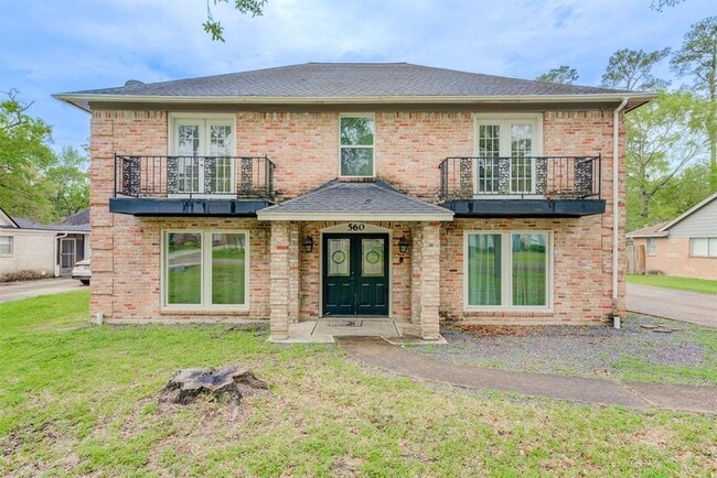 property at 560 Landfall Ln