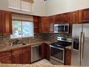 7568 Pinewalk Dr S in Margate, FL - Building Photo - Building Photo