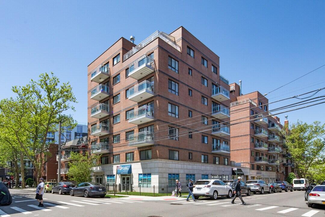 The Rengo Garden Condominium in Rego Park, NY - Building Photo