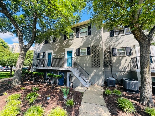 404 N Armistead St in Alexandria, VA - Foto de edificio - Building Photo