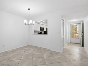 1001 Foxfire Ln in Naples, FL - Building Photo - Building Photo