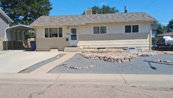 3809 Azalea St in Pueblo, CO - Foto de edificio