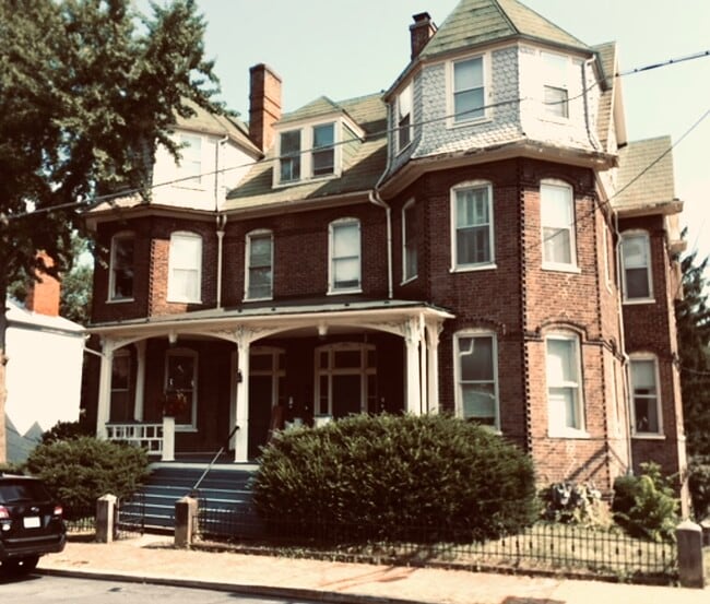 304 E Beverley St, Unit 304 East Beverley in Staunton, VA - Foto de edificio - Building Photo