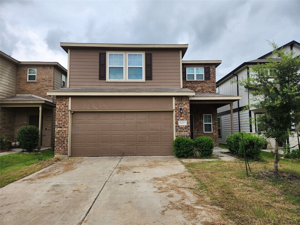 10223 Cannons Run Way in Houston, TX - Building Photo