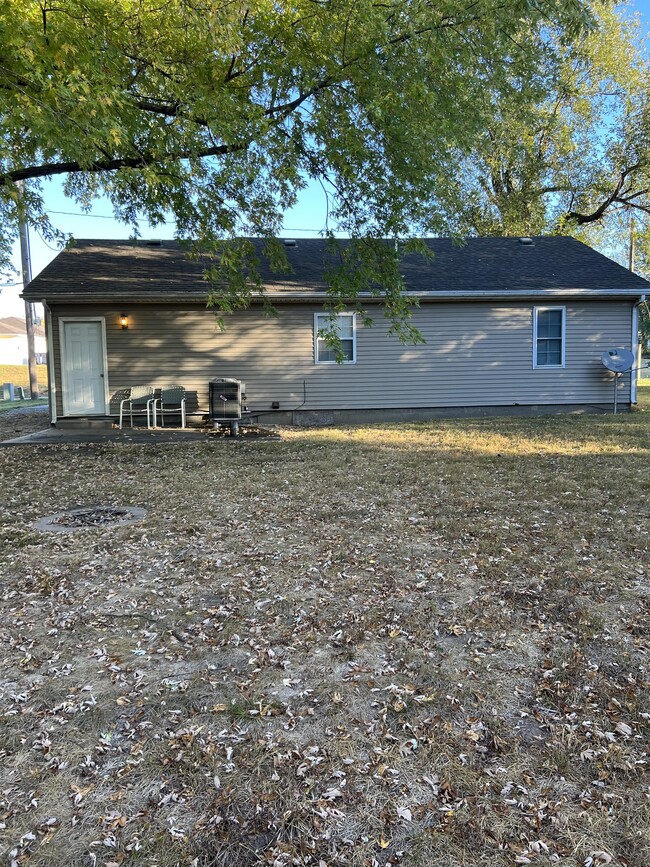 507 W Workman St in Knob Noster, MO - Building Photo - Building Photo