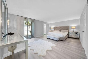 707 NE 27th Ave in Hallandale Beach, FL - Building Photo