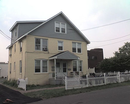 131 Vanderbilt Ave in West Hartford, CT - Building Photo