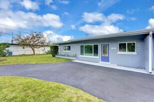 208 NW 1st St in Boynton Beach, FL - Building Photo