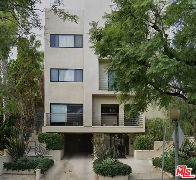 1585 Manning Ave