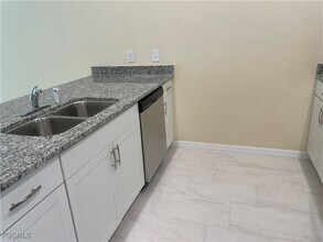 533 SE 6th Pl in Cape Coral, FL - Building Photo - Building Photo