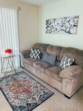 11 Saint James Pl, Unit 11 in Nashua, NH - Foto de edificio - Building Photo