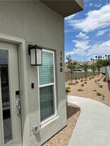 1180 Blossom Pt St in Las Vegas, NV - Building Photo