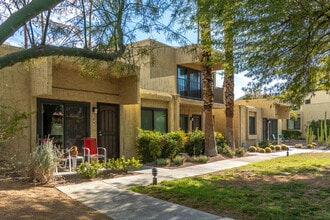 Villas De Las Flores Condos in Palm Springs, CA - Building Photo - Building Photo