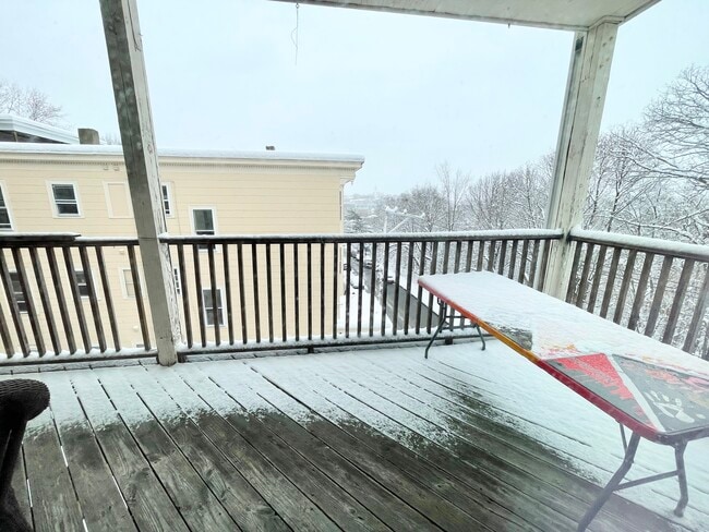 10 Bucknam St, Unit 3 in Boston, MA - Foto de edificio - Building Photo