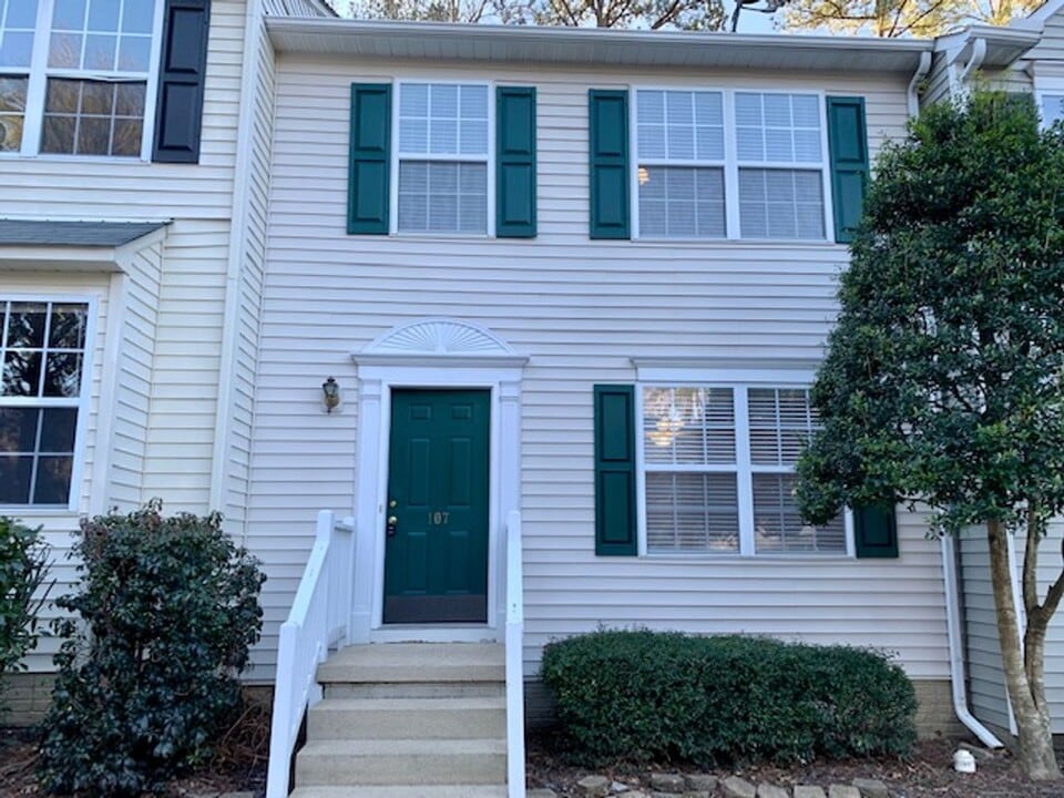 107 Climbing Ivy Ct in Cary, NC - Building Photo