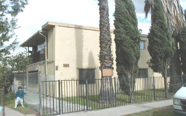 6645 Foster Bridge Blvd in Bell, CA - Building Photo