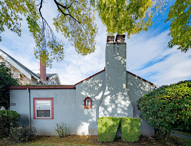 1806 SE 12th Ave in Portland, OR - Building Photo - Building Photo