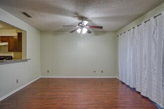 5840 Spring Valley Rd in Dallas, TX - Building Photo - Building Photo