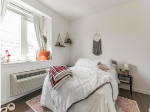 Montgomery Flats in Philadelphia, PA - Foto de edificio - Building Photo