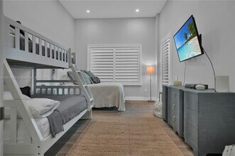 5555 Collins Ave in Miami, FL - Foto de edificio - Building Photo