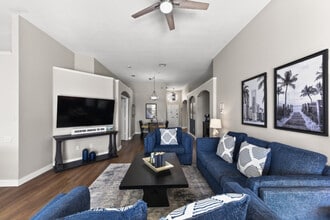 8022 King Palm Cir in Kissimmee, FL - Building Photo - Building Photo