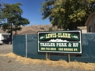 Lewis Clark Trailer Park RV in Clarkston, WA - Foto de edificio - Building Photo