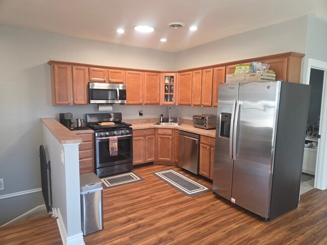 2557 W Superior St, Unit 2 in Chicago, IL - Foto de edificio - Building Photo