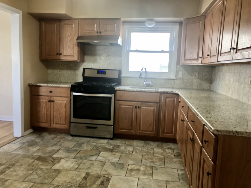 236 Tuscan Rd in Maplewood, NJ - Building Photo