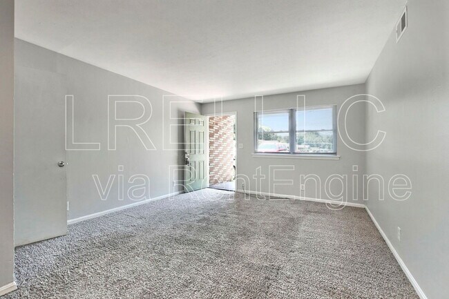3811 Carpenter Dr in Louisville, KY - Foto de edificio - Building Photo