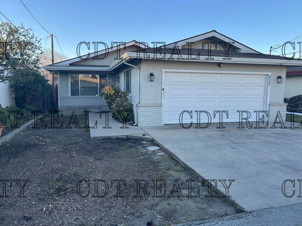 717-725 California St in Salinas, CA - Building Photo