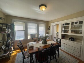 17 Irvington Rd in Somerville, MA - Foto de edificio - Building Photo
