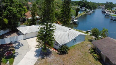 10744 Drummond Rd in Tampa, FL - Building Photo - Building Photo