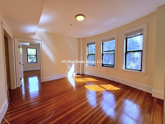 881 Massachusetts Ave in Cambridge, MA - Building Photo - Building Photo