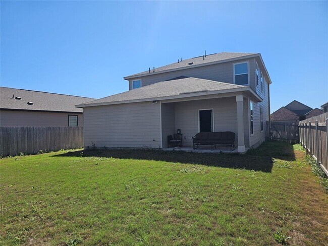 210 Summit Dr in Lockhart, TX - Building Photo - Building Photo