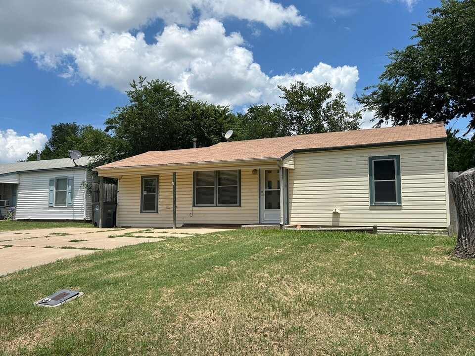 2815 SW I Ave in Lawton, OK - Building Photo