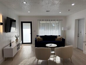 1023 NW 19th Ave in Miami, FL - Building Photo - Building Photo