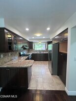 21900 Marylee St in Los Angeles, CA - Building Photo