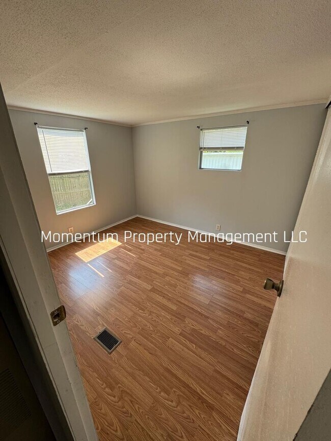 21364 Canal Dr in Brooksville, FL - Building Photo - Building Photo