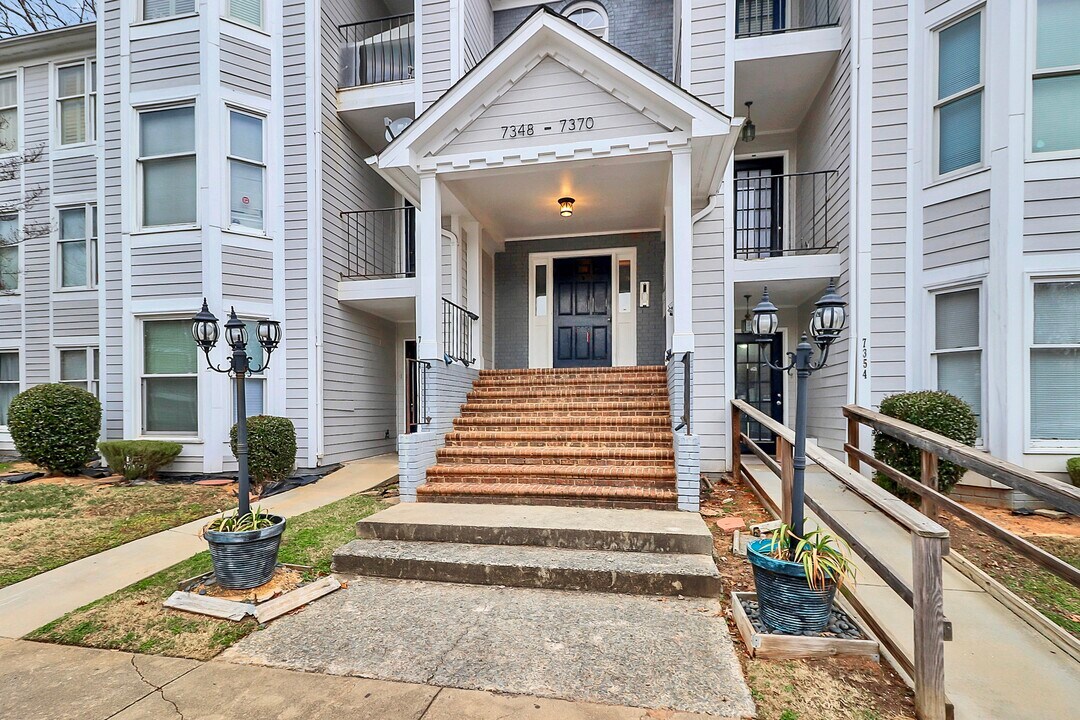 7360 Rose Terrace Ct in Charlotte, NC - Building Photo