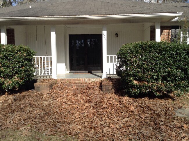 202 Sweetbriar Rd in Summerville, SC - Building Photo - Building Photo