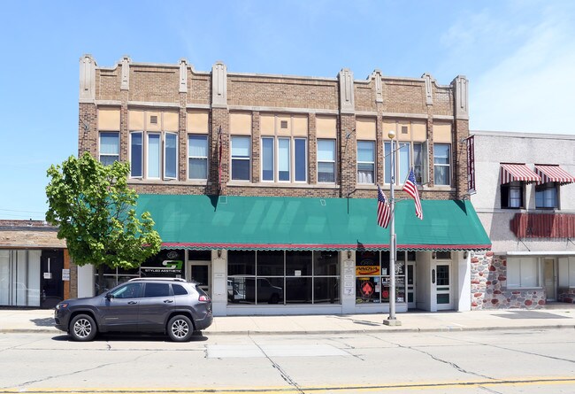 916-918 Milwaukee Ave in South Milwaukee, WI - Building Photo - Building Photo